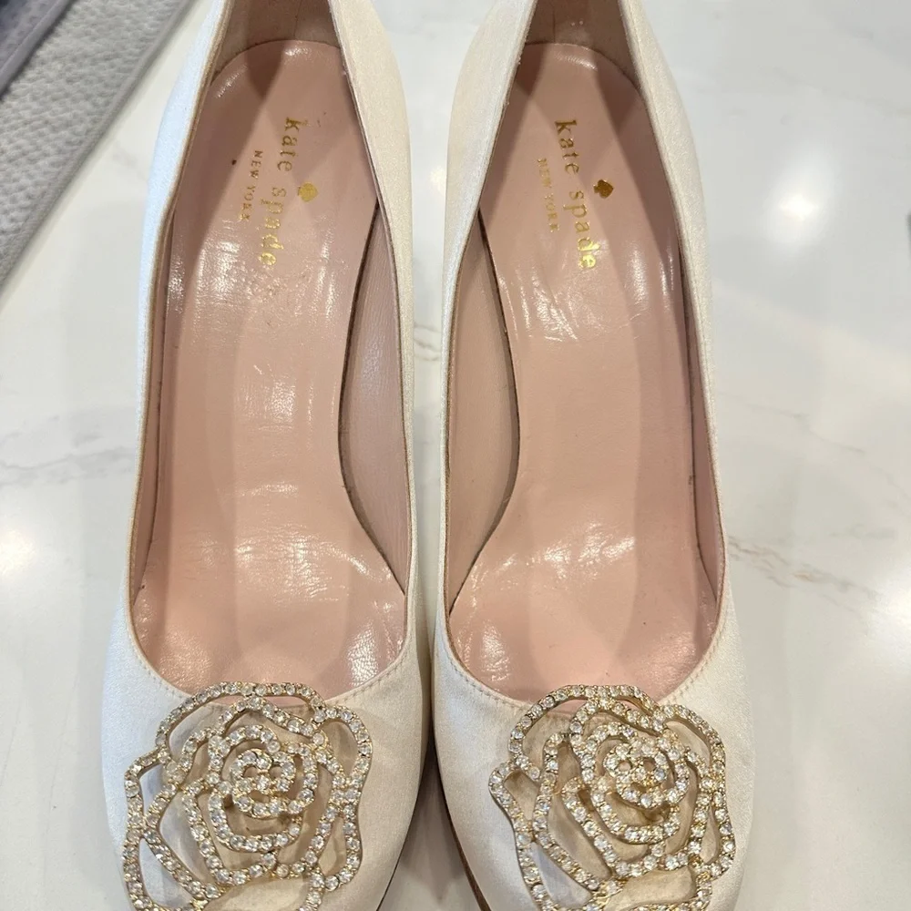 Kate Spade Satin Ivory Heels with Rose Embellishments (Size 8.5)